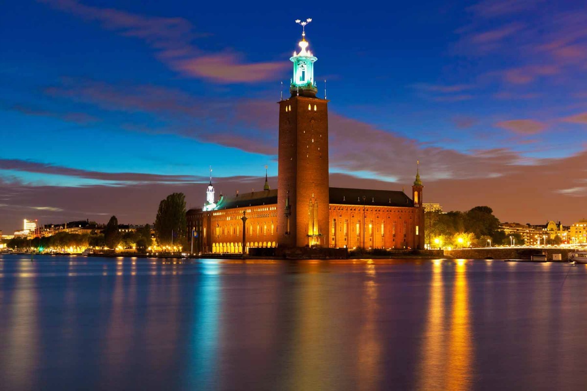 A nul points performance would see Stockholm town hall bathed in blue