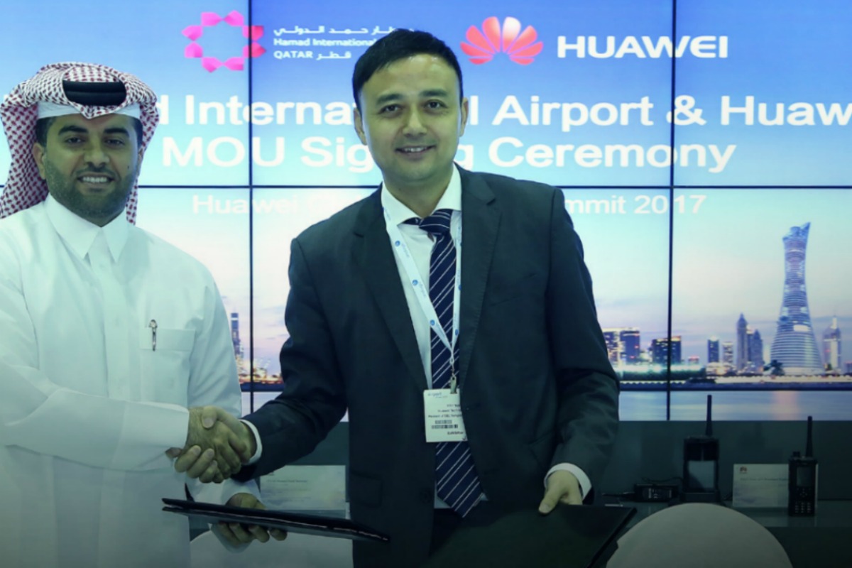 Eng Badr Mohammed Al Meer (left) and Xilin Yuan of Huawei sign the MoU