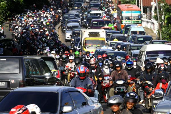 Cities in a jam: reducing urban traffic congestion