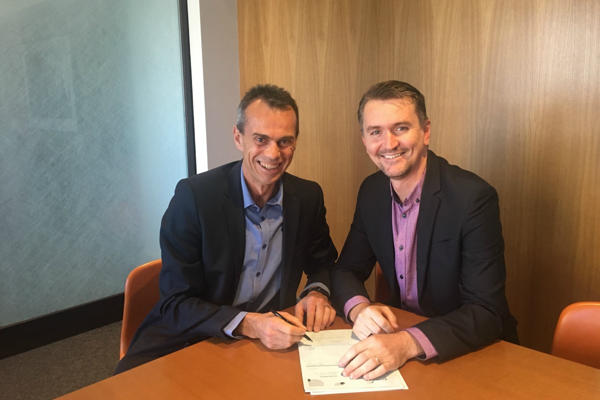 Guenter Hauber-Davidson, MD of WaterGroup (left) with Dale Rankine, CEO of Reekoh