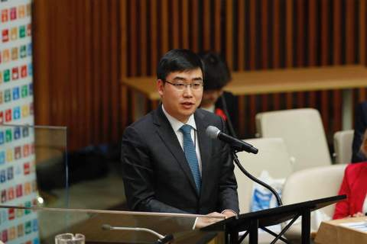 Didi Chuxing founder and CEO, Cheng Wei, makes the announcement at the UN summit