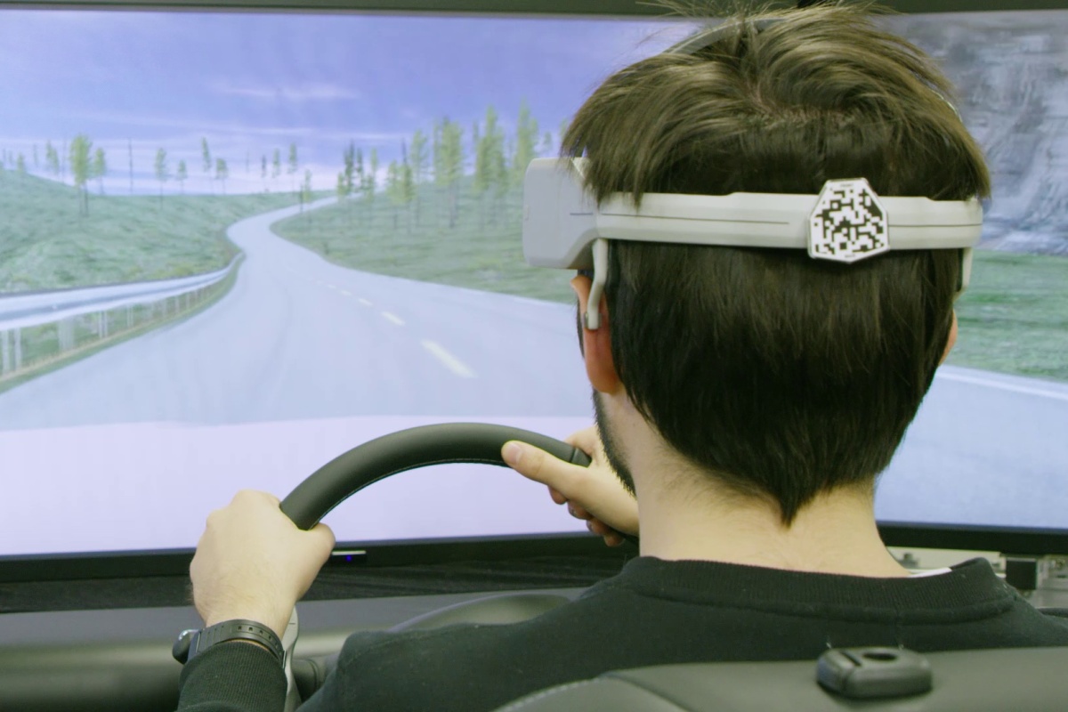 Brain decoding technology predicts a driver's actions and detects discomfort