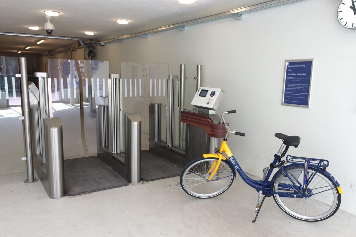 Facilities offer cyclists an open and transparent entrance with glass gates