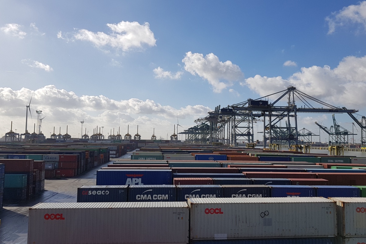  The terminal in Antwerp handles 2.5 million containers every year and 3,000 trucks daily