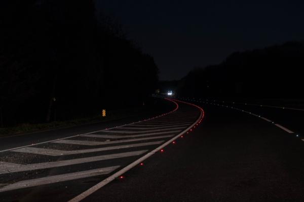 Reflective road studs aim to increase drivers' reaction time
