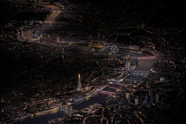 Connected LED lighting to illuminate London's bridges