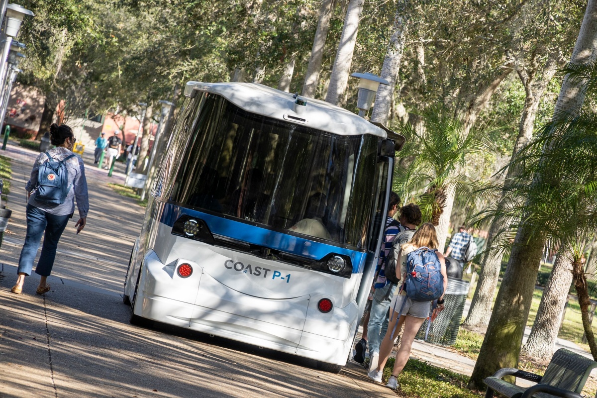 Shuttle drives itself along a walkway between the library and campus recreation centre