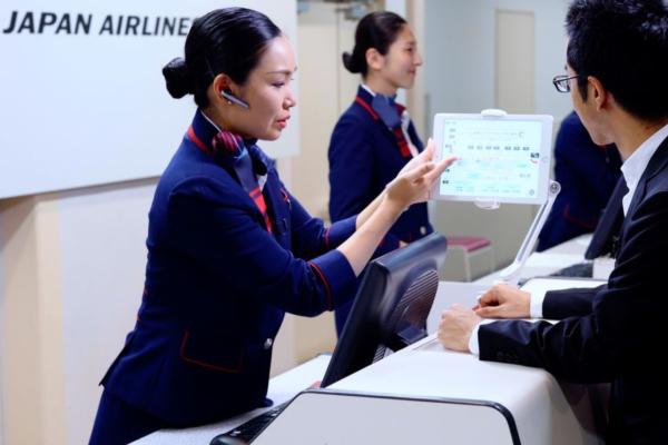 Japan Airlines pilots AI airport service