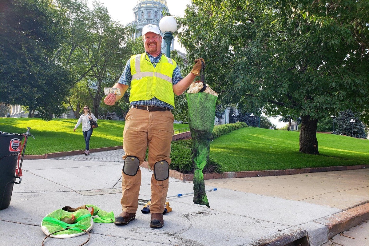 The patent-pending Mundus Bag that is easily cleaned and maintained