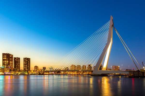 Rotterdam strikes climate deals with 100 companies to halve CO2 emissions by 2030