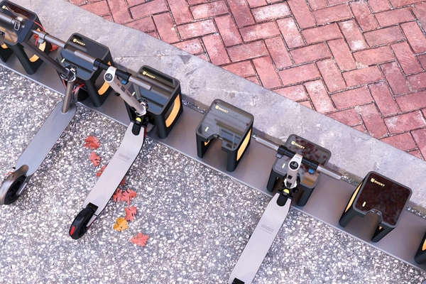 Solution can be plugged into bus stations and street lighting to provide a power source Solution can be plugged into bus stations and street lighting to provide a power source