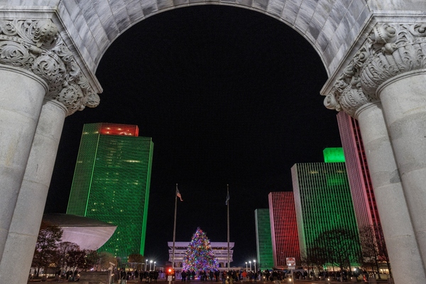 高效节能的动态照明系统在帝国广场揭幕