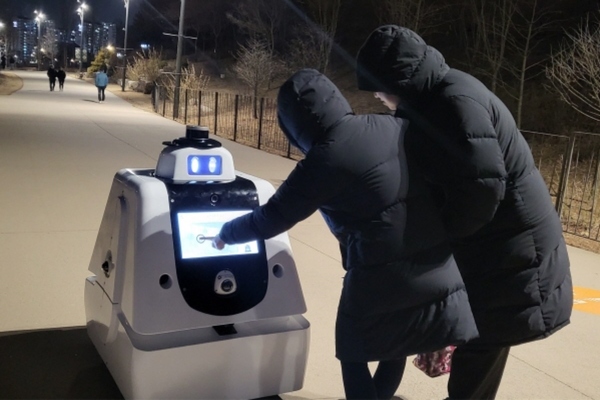 The autonomous robots will also operate in the Seoul Botanic Park at night
