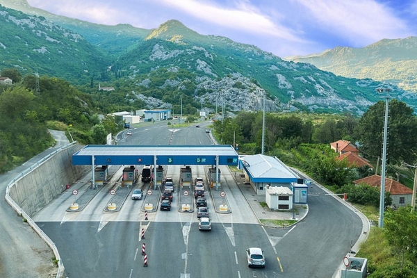 The Sozina tunnel: the project includes the renewal of the existing 11 lanes with the Emovis video tolling solution