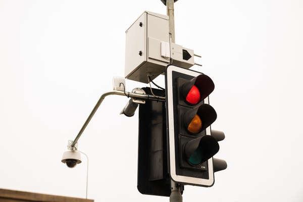 Smart red light helps Latvian city reduce traffic violations
