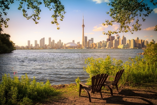 Toronto15_chairs by lake_smart cities_Adobe.jpg