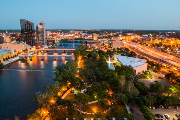 Grand Rapids launches smart streetlighting project