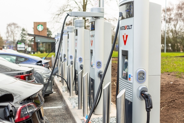 Plans to develop UK’s largest EV rapid charging “super hub”