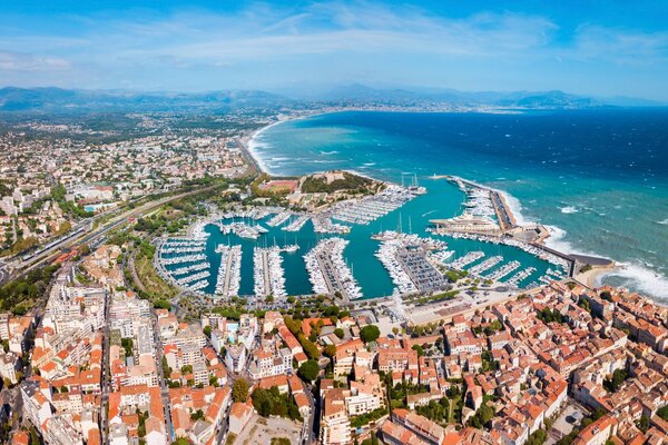 Antibes launches 100 per cent clean energy bus routes