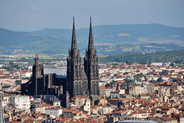 Clermont-Ferrand with cathedral_smart cities.jpg