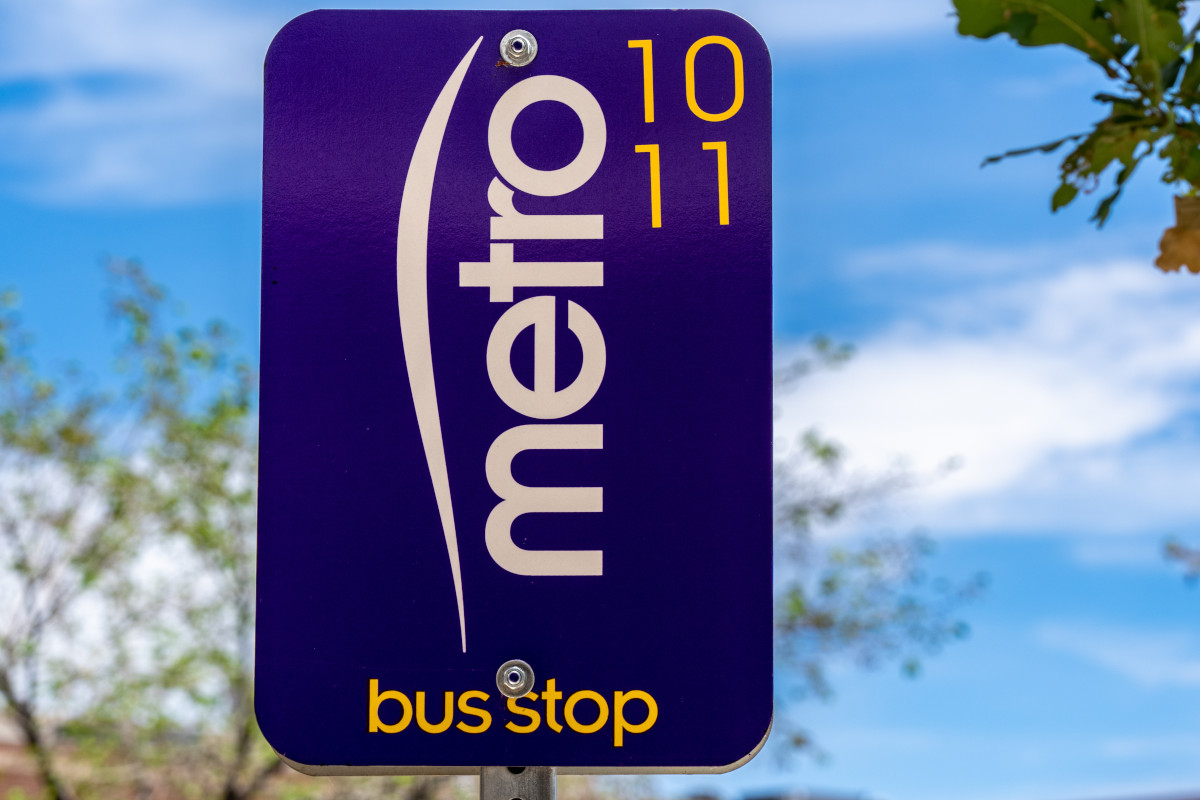 Mountain Metropolitan Transit bus stop sign