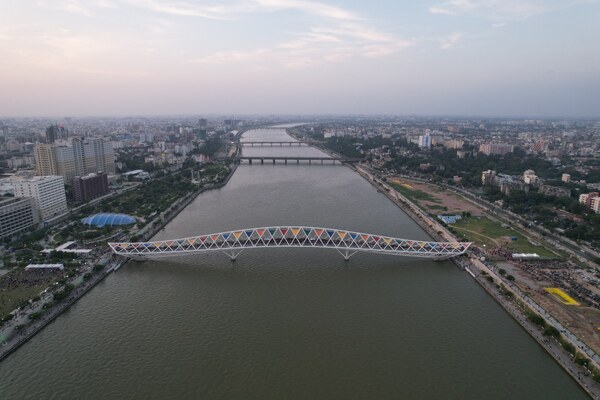 Atal_Bridge_Ahmedabad_Gujarat_India_smart_cities_Adobe.jpg