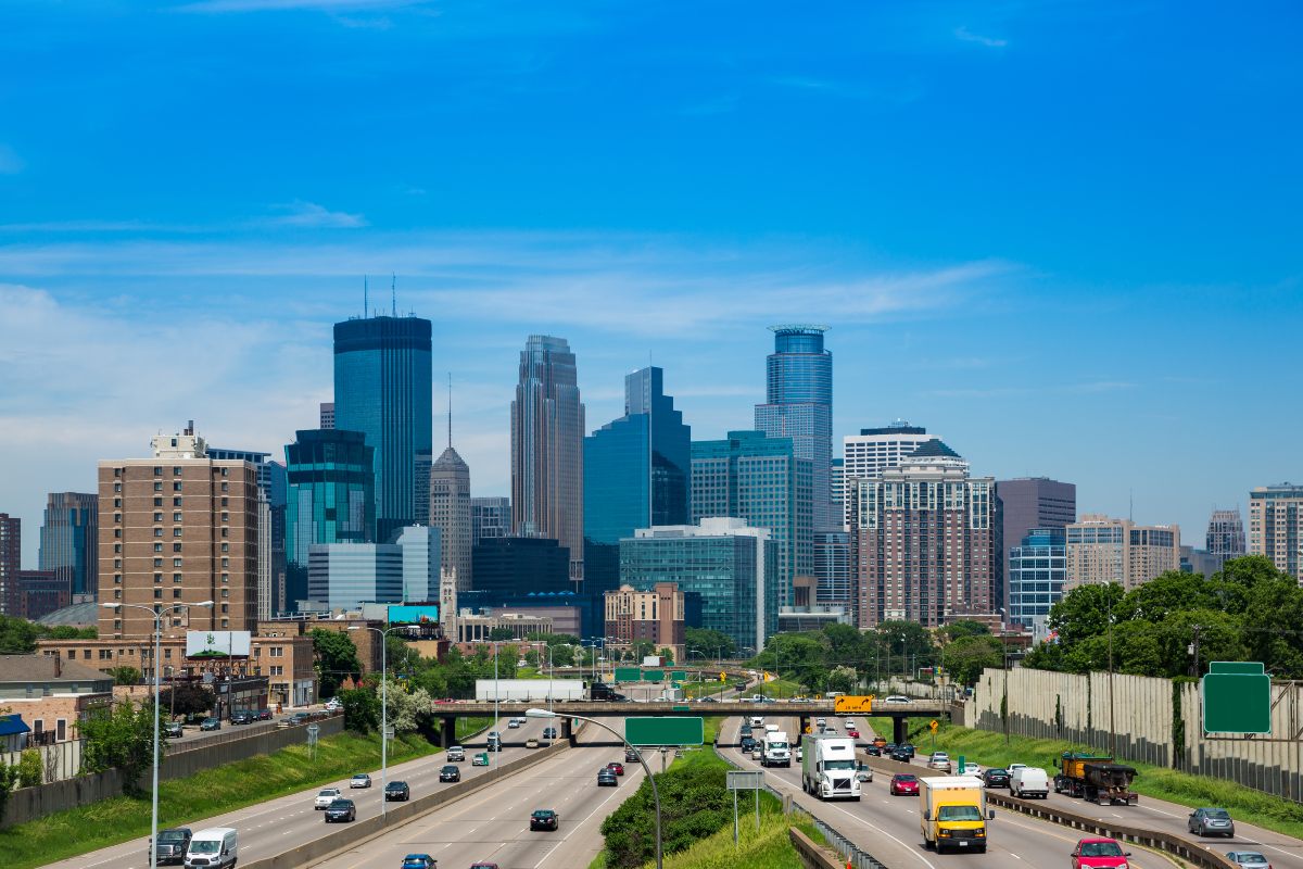 Minneapolis celebrates 100th electric vehicle in service