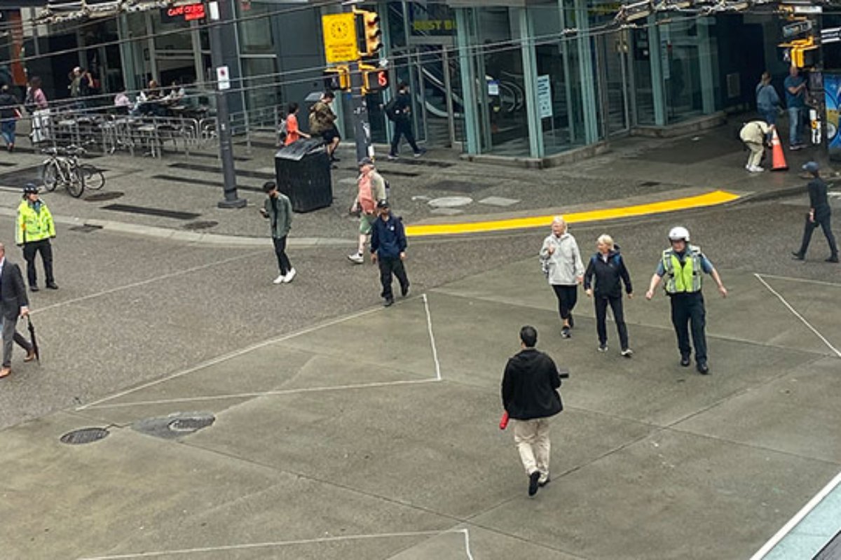 Vancouver activates ‘pedestrian scramble’ at intersection