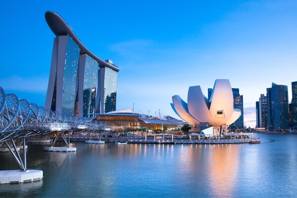 Marina_Bay7_Singapore_smart_cities_Adobe.jpg