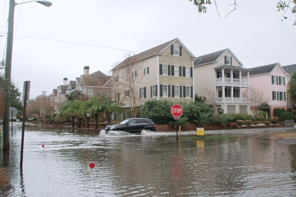 PHOTO-flooded-streets-during-a-high-tide-event-on-a-storm-free-day-in-Charleston-SC_NOAA.jpg