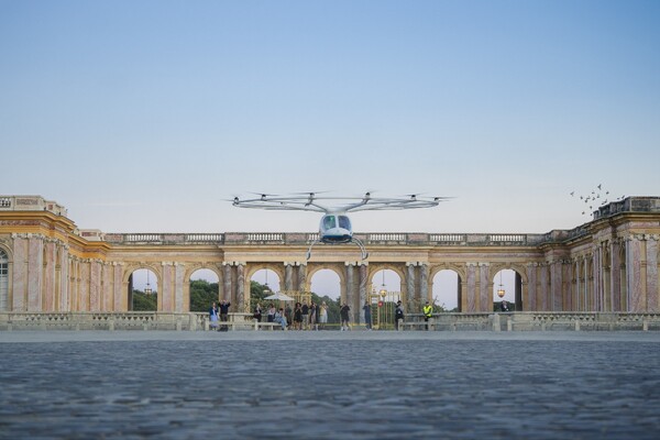 Volocopter_over_Versailles_smart_cities_PR_(1).jpg