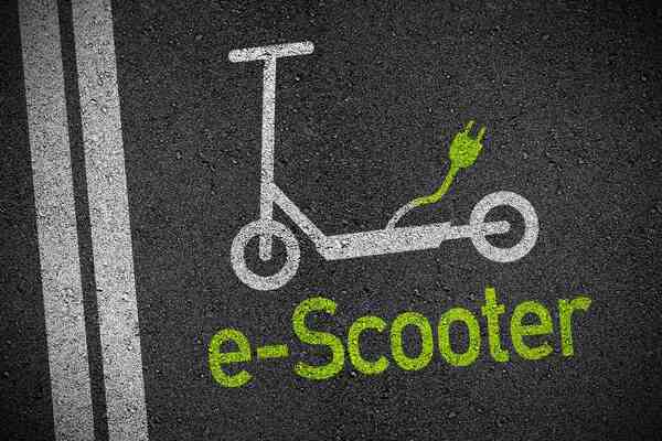 e-scooter_sign_on_road_smart_cities_Adobe.jpg e-scooter_sign_on_road_smart_cities_Adobe.jpg