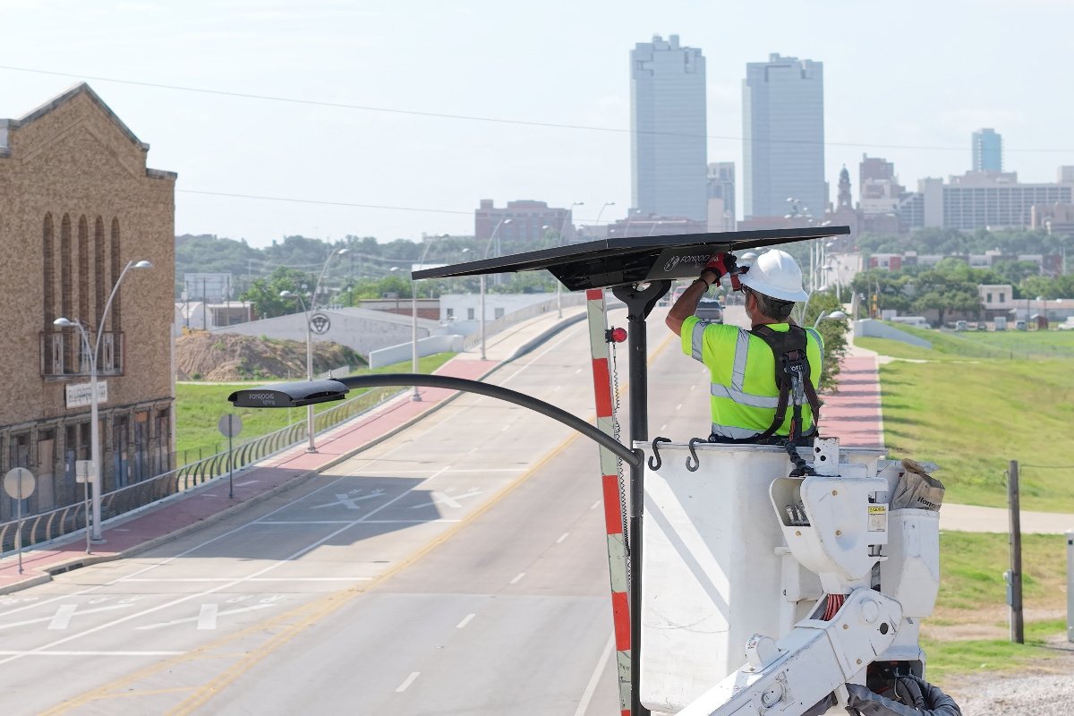 Fort Worth to install 3,400 solar-powered streetlights