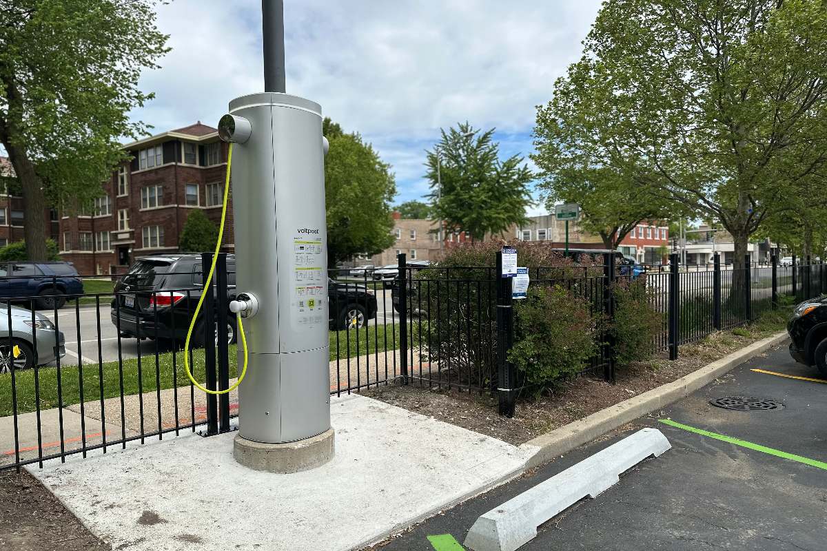Voltpost completes first public deployment of lamppost EV charger in Oak Park